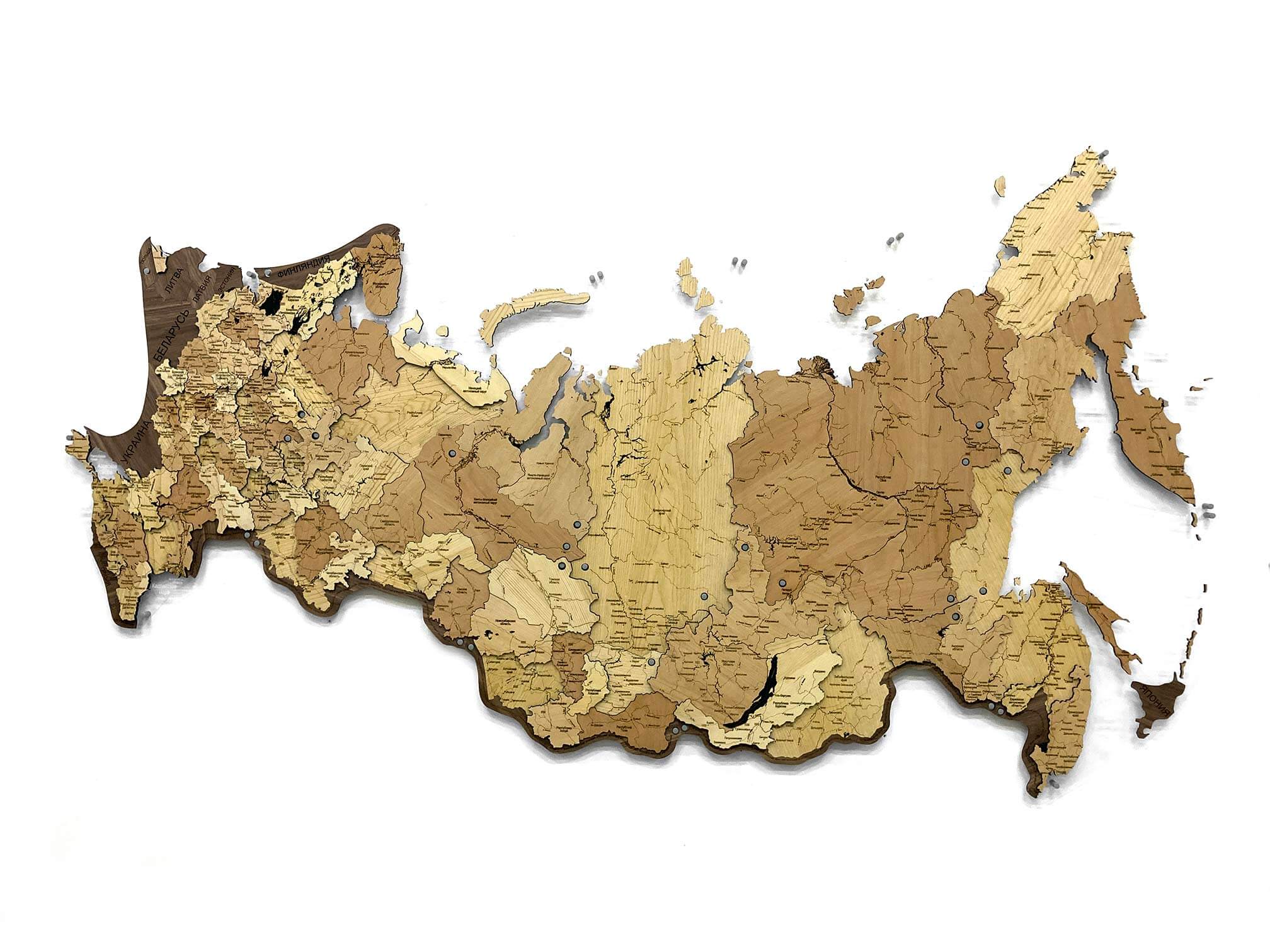 Карта России из шпона светлых пород дерева в размере 250х127см с максимальной детализацией, нанесением рек, дорог, железнодорожных путей. Индивидуальный заказ.