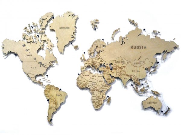 Карта мира, светящаяся в темноте, днем