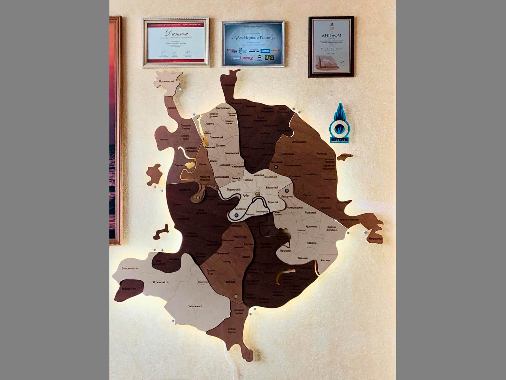 Деревянная карта Москвы в кофейной расцветке