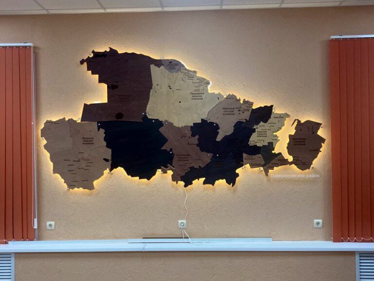 Деревянная карта Ломоносовского района Ленинградской области в кофейной расцветке