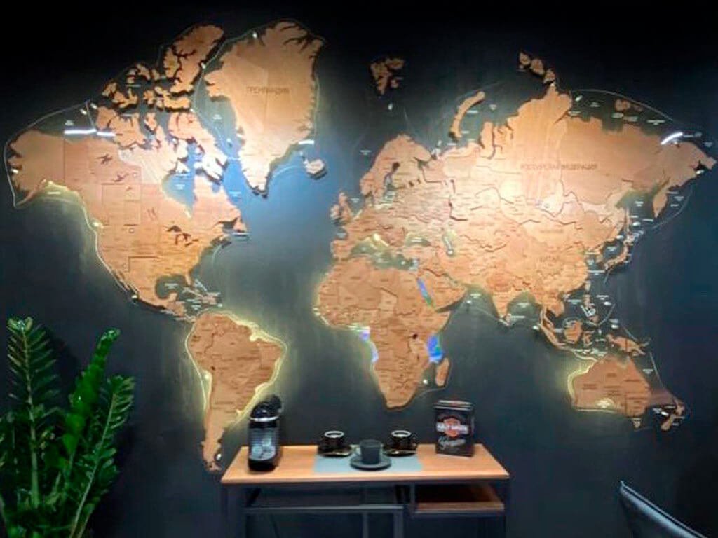 Многоуровневая карта мира из натурального шпона черешни в размере 250х157см с проводной подсветкой