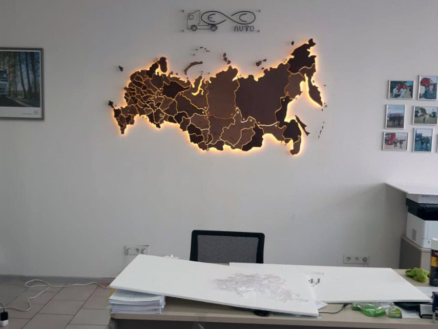 Деревянная многоуровневая карта России в расцветке 