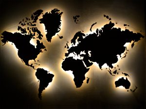 Карта мира, светящаяся в темноте, с подсветкой
