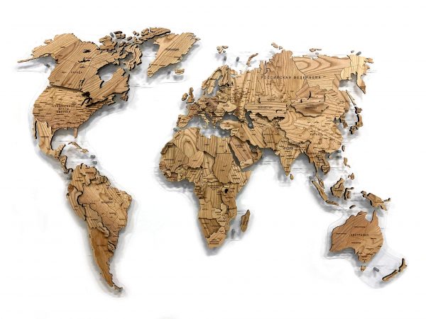 Многоуровневая карта мира из массива ясеня в проекции Каврайского