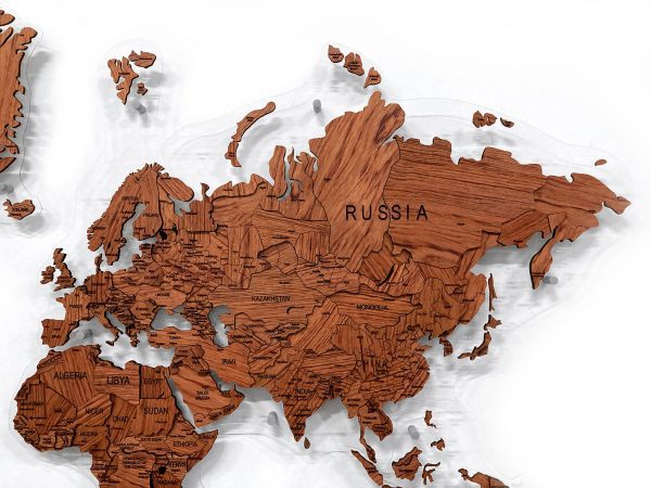 Многоуровневая карта мира из натурального шпона экваториальной бубинги, Россия крупным планом