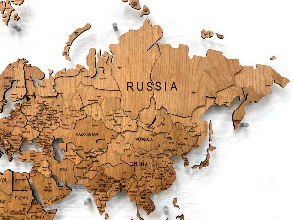 Многоуровневая карта мира из шпона натуральной черешни, Россия крупным планом