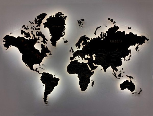 Деревянная карта мира Черная с гравировкой цвета дерева с подсветкой