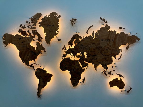 Многоуровневая карта мира из массива африканского махагона с подсветкой