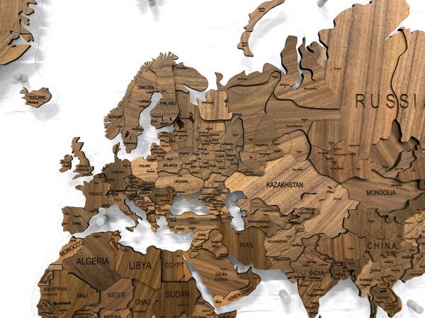 Многоуровневая карта мира из натурального шпона американского ореха, Россия крупным планом