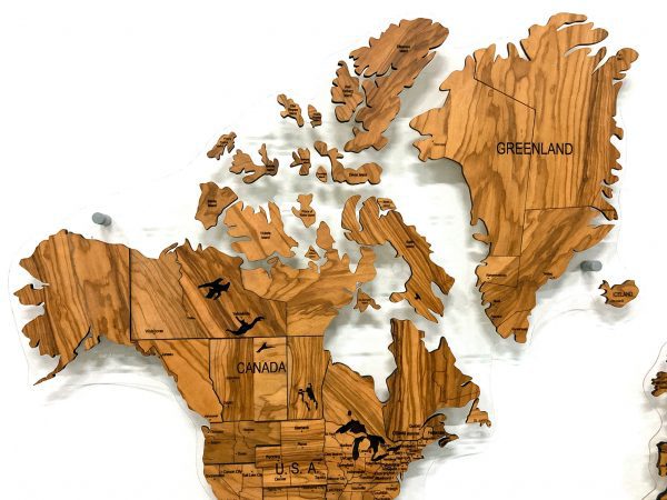 Многоуровневая карта мира из натурального шпона оливкового дерева, Америка крупным планом