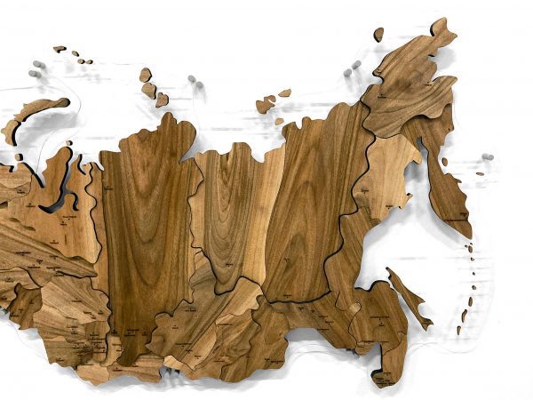 Многоуровневая карта России из массива ореха, восточная часть крупным планом