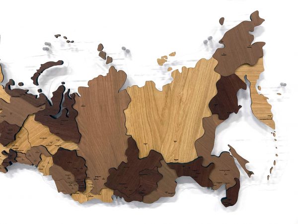 Многоуровневая карта России из массива дуба, восточная часть крупным планом
