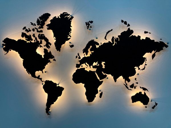 Многоуровневая карта мира из массива Венге с подсветкой