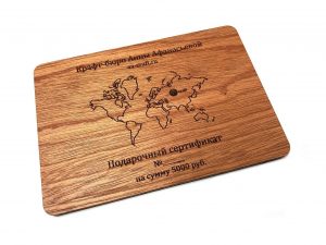 Подарочный сертификат на карту мира из дерева
