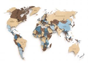 Деревянная многоуровневая карта мира в проекции в расцветке 