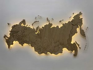 Карта России из шпона русского дуба с подсветкой